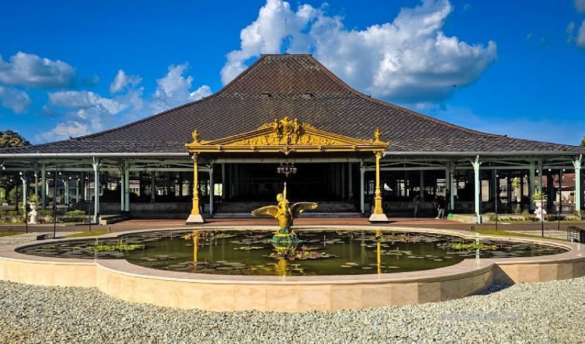 destinasi-wisata-Solo-Pura-Mangkunegaran-RealEstat.id_.jpg