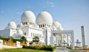 Masjid Raya Sheikh Zayed Solo sebagai salah satu masjid terindah dan terbesar di Indonesia-RealEstat.id