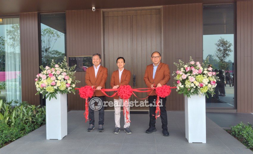Peresmian Show Unit Rumah Island Villa Navapark BSD City realestat.id dok