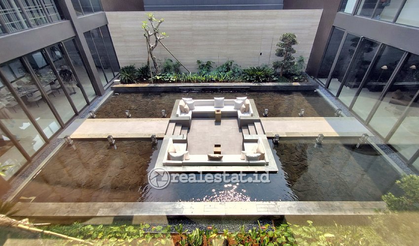 inner courtyard Island Villa Navapark BSD City realestat.id dok