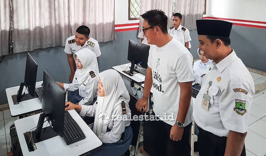 CSR LG Indonesia di SMKN 2 Tangerang Selatan-RealEstat.id-Adhitya Putra