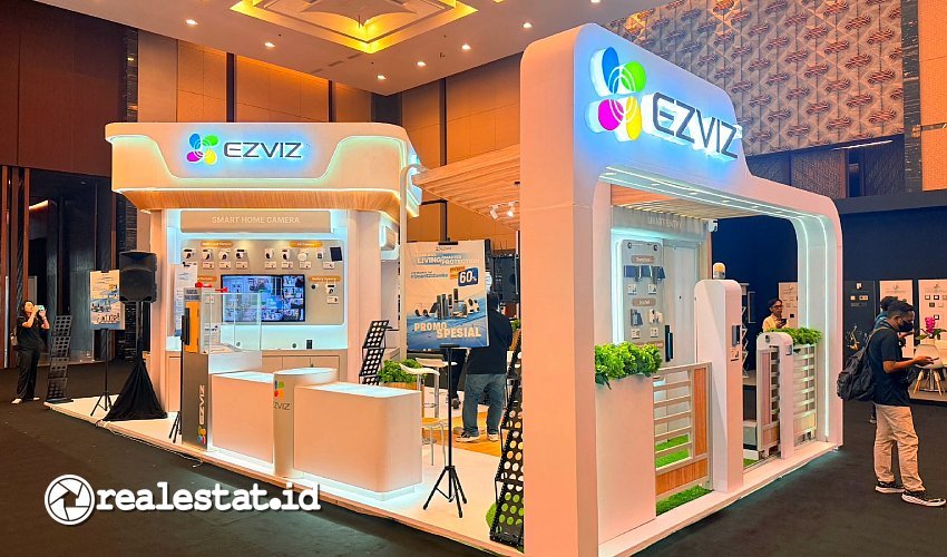 EZVIZ Konsep Seamless Living, Smarter Protection IndoBuildTech 2026 realestat.id dok
