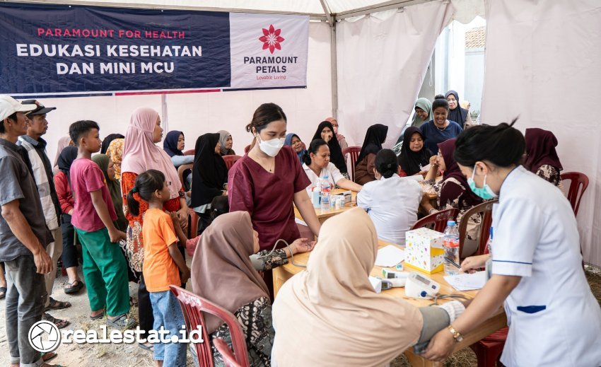 Pengobatan Gratis Paramount Petals Land CSR realestat.id dok