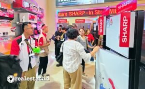 pengunjung booth Sharp Jakarta Fair 2026 Kemayoran realestat.id dok