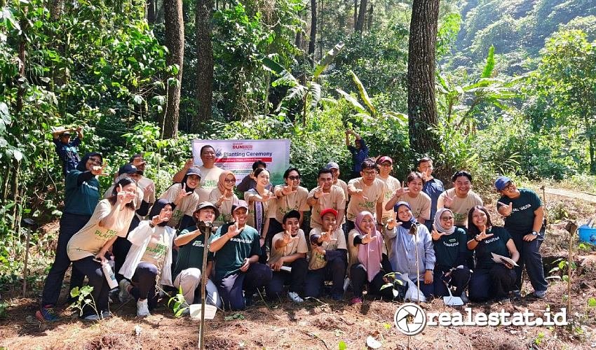 sharp penanaman 600 pohon rasamala elang jawa run for the future realestat.id dok