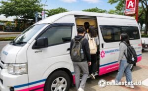 paramount petals land shuttle bus realestat.id dok