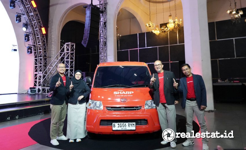 Sharp resmikan kendaraan layanan AQUOS Platinum Service realestat.id dok