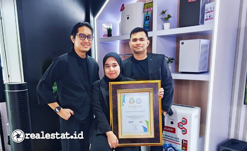 Tim PR CSR Sharp Indonesia penghargaan PR Practitioner of the year 2026