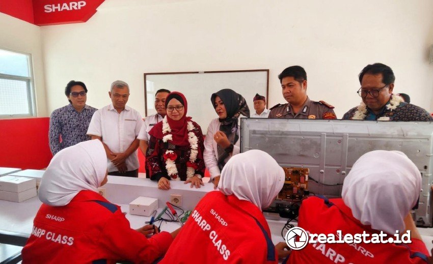 Sharp Class SMKN 1 Cikarang Barat realestat.id dok